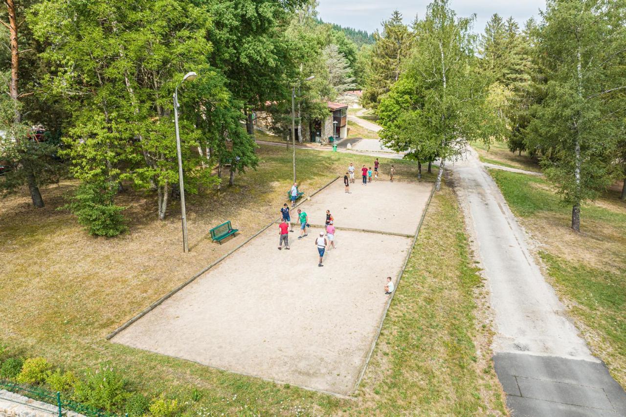 Village De Gites De La Foret De Ganigal Le Malzieu-Ville Esterno foto